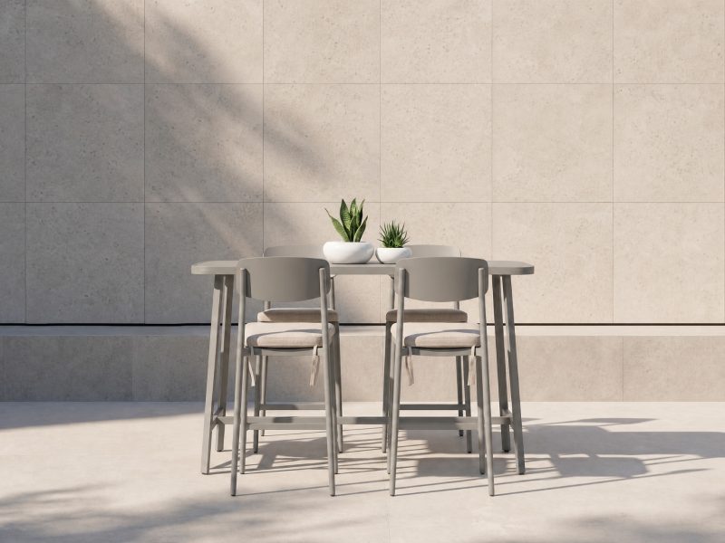 Outdoor_bar_set_center_chairs_high_quality