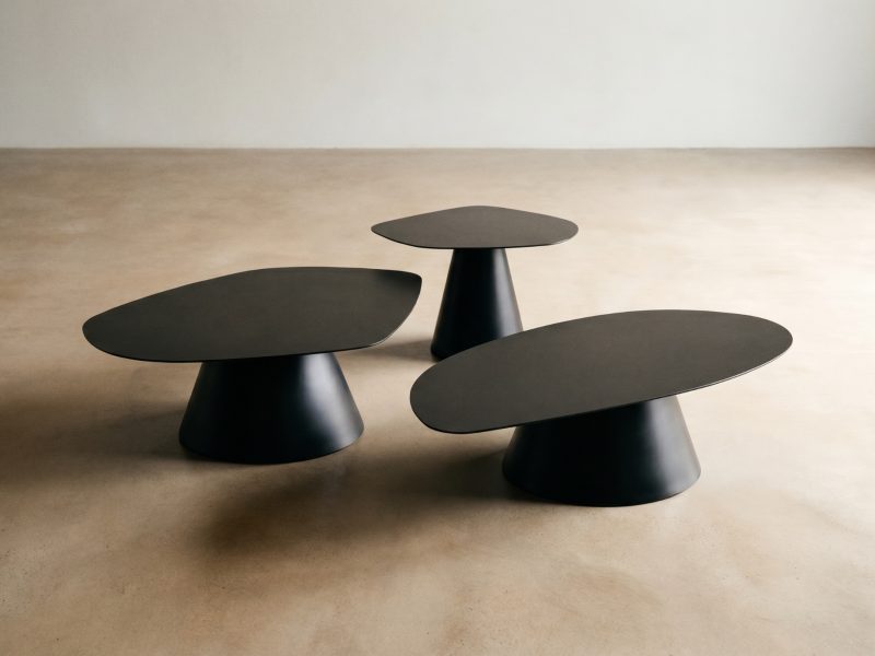 high_quality_black_table_set